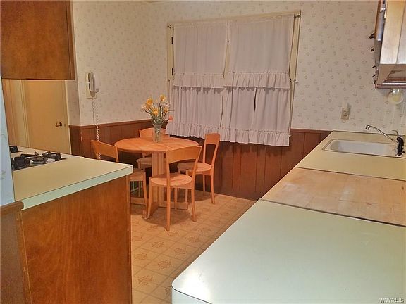 5th image of 168 Smallwood Dr