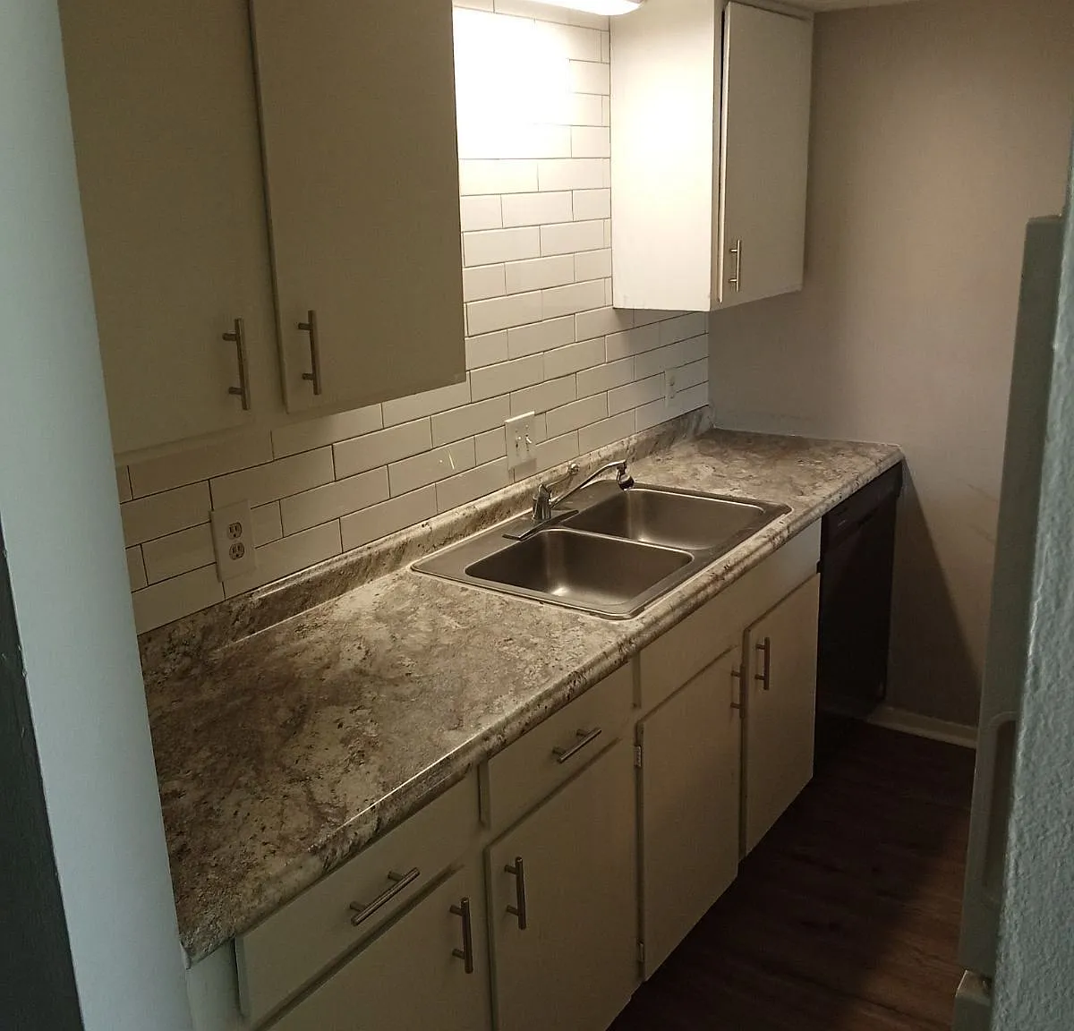 501 Cypress Ln — Photo 4