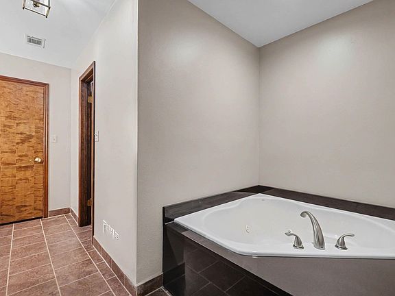 5th image of 3614 Garrison Rd