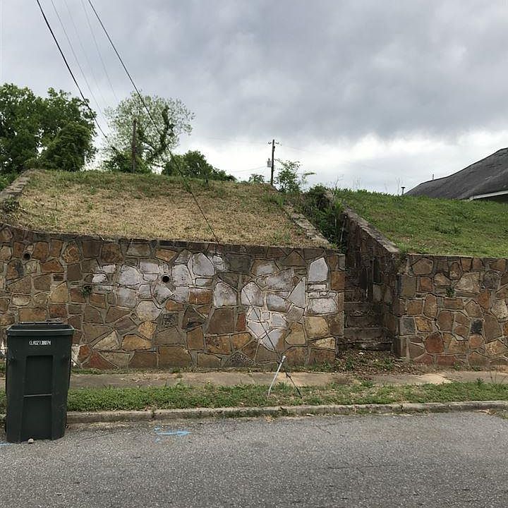 2nd image of 520 W 31st St
