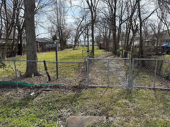 4th image of 2512 Lone Oak Rd