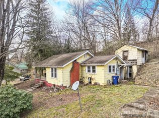 75 Travis St, Clyde, NC 28721