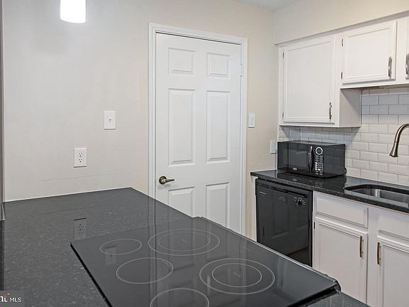3rd image of 1530 Lincoln Way APT 202