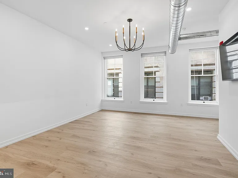203 S 13th St #3B — Photo 11