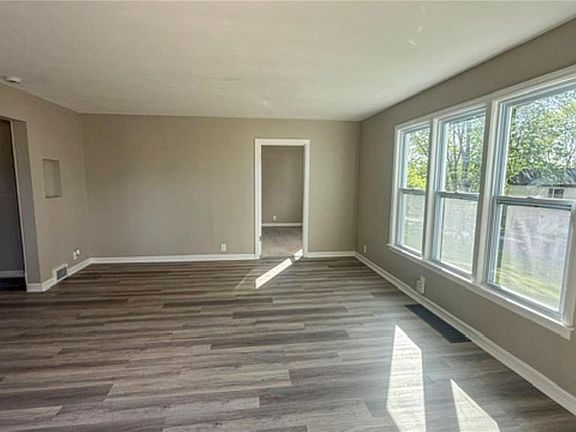 5th image of 5336 Morse Ave
