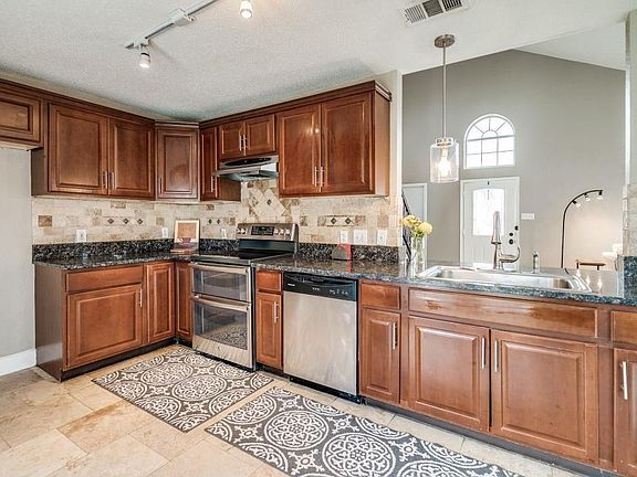 5th image of 8164 Heritage Place Dr