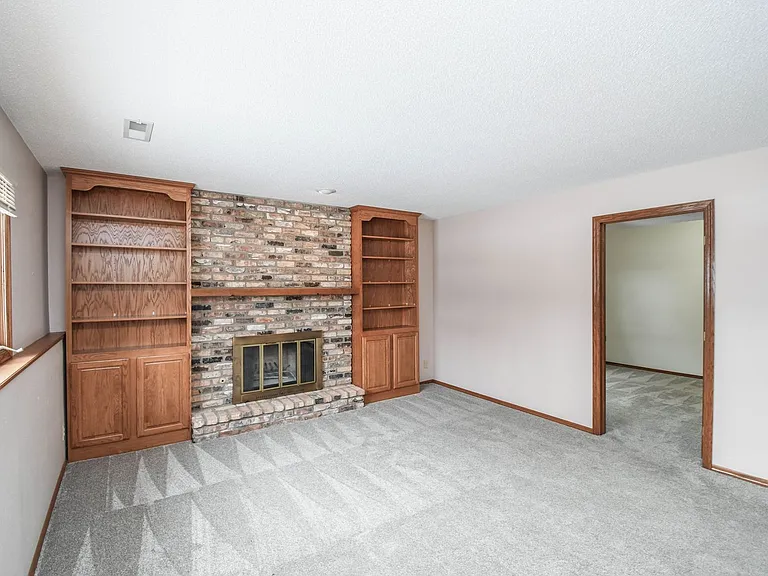2213 S Wellington Ave — Photo 30