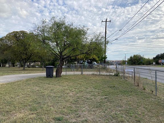 2nd image of 5975 Babcock Rd