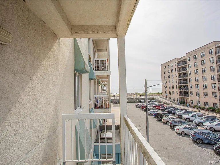 10 Franklin Blvd #411 — Photo 14