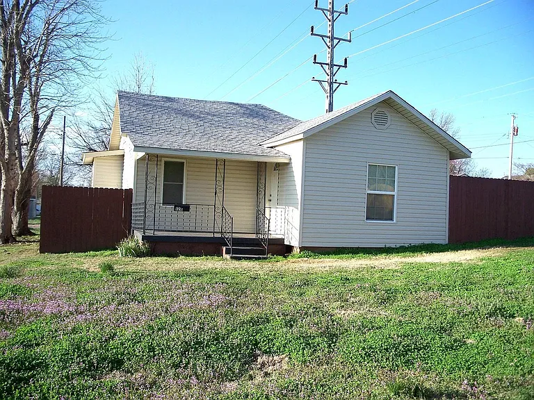 128 E Pine St — Photo 4