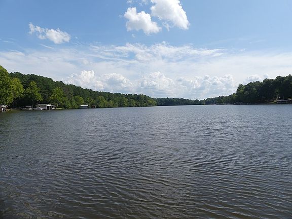 5th image of 881 Hawthorne Dr