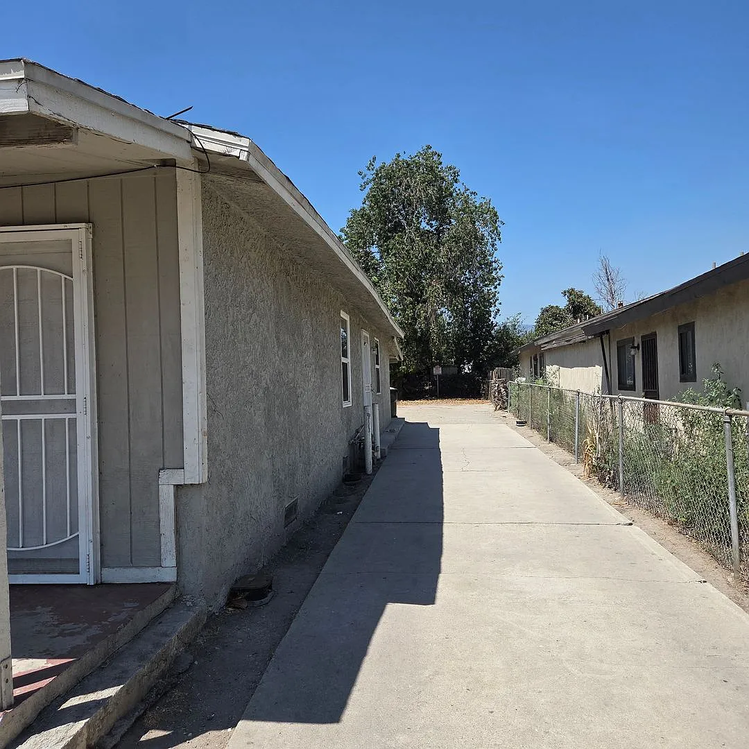 Lovely 2-Bedroom Duplex for Rent San Bernardino, CA — Photo 2