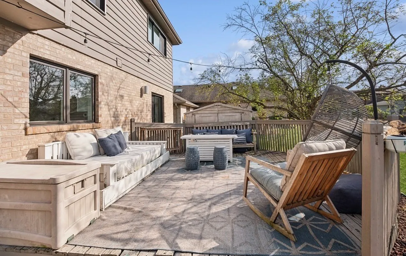 5 bed, 3361 sqft, $5,800 — Photo 2