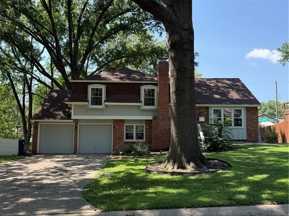 9746 Eby St, Overland Park, KS 66212