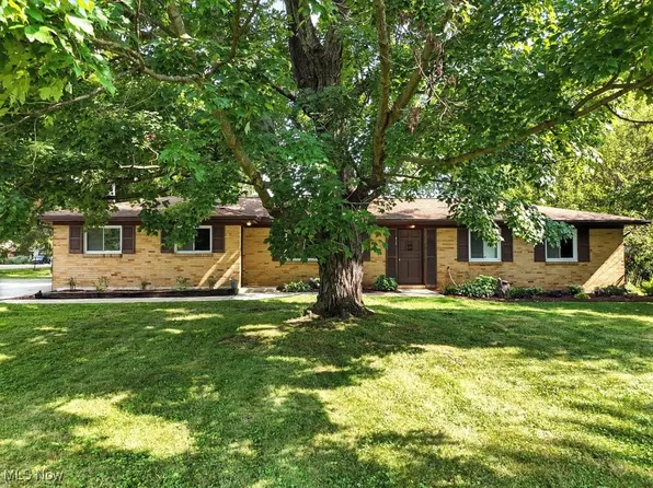 615 Ledge Rd, Macedonia, OH 44056