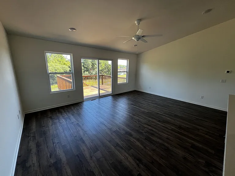 150 Mayfield Dr — Photo 8