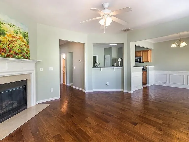 5640 Sterling Ct — Photo 2