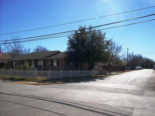 2nd image of 6711 Elm St