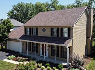 648 Waterbury Dr, Aurora, IL