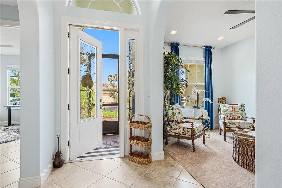 3 bed, 2.5 bath, 2436 sqft, $8,000 — Photo 3