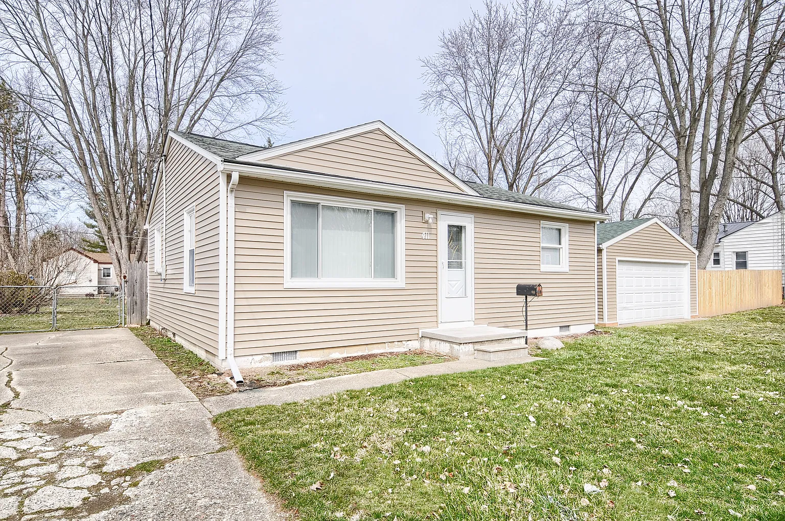 411 Elm St photo 1