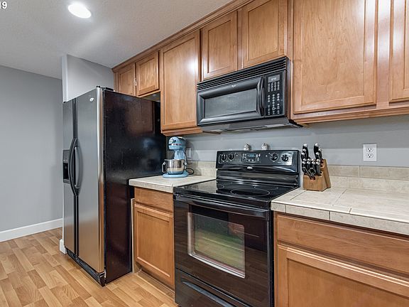 5th image of 1455 SE 8th Ave