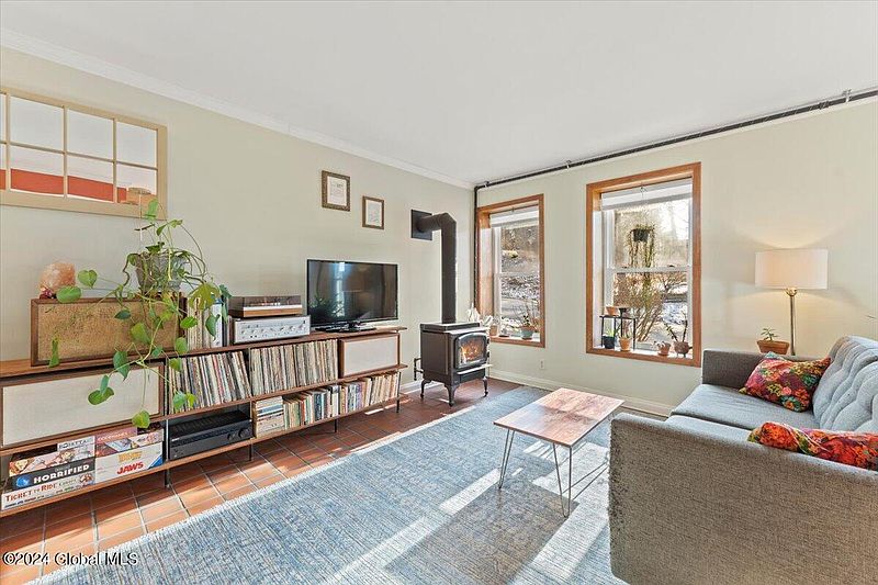 5th image of 28 Eagle Street