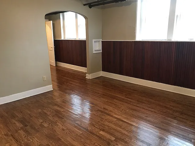 Hickman Plaza Apartments / 915 E. Elm Street — Photo 27