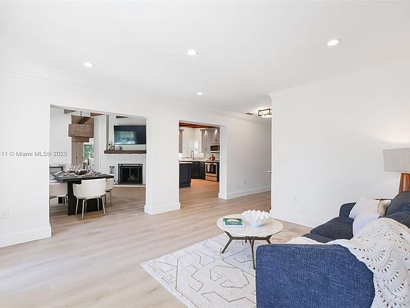 5th image of 27150 Del Ln