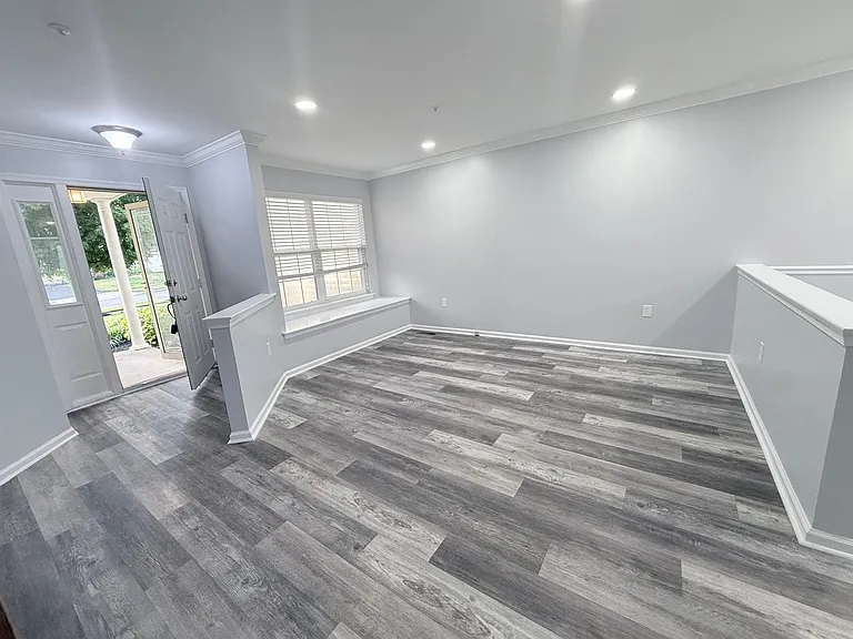 921 Bentley Ct — Photo 8