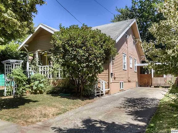 2nd image of 422 23rd St SE