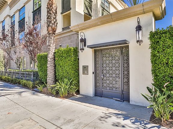 3rd image of 524 S Anaheim Blvd Unit 4