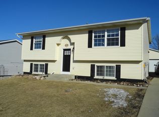 930 48th Ave NW, Rochester, MN 55901