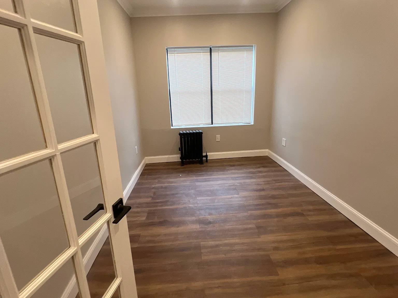 219 Mallory Ave — Photo 4