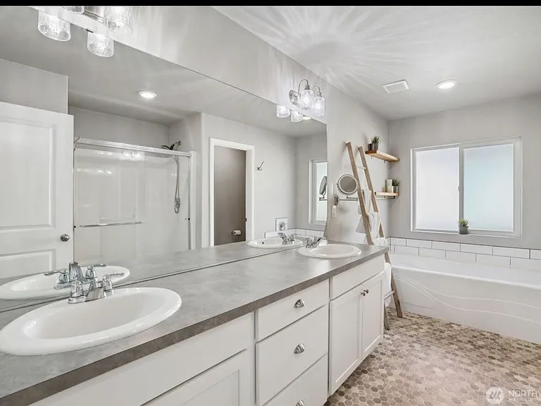 3221 Hanna Dr NE — Photo 7