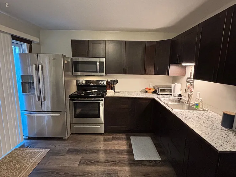 2430-2432 Roselawn Rd #2430 — Photo 2