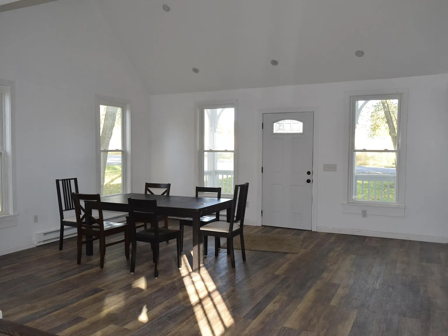 4 bed, 2400 sqft, $2,600 — Photo 3
