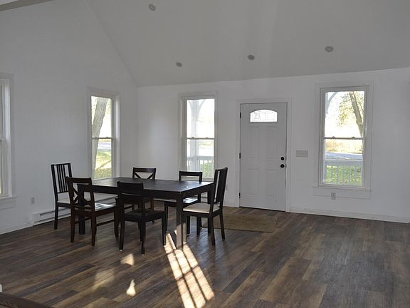 3rd image of 426 Davis Rd
