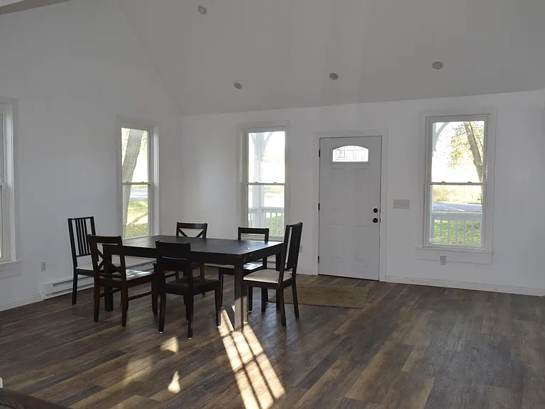 426 Davis Rd — Photo 3