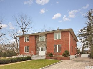 78 Willow St, Garden City, NY 11530