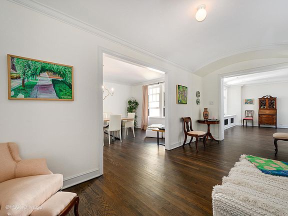 5th image of 415 W Aldine Ave APT 15D