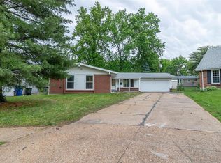 6 Bonnie Ct, Florissant, MO 63033