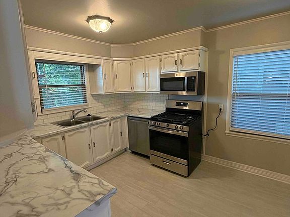 4th image of 3616 E 40th Pl