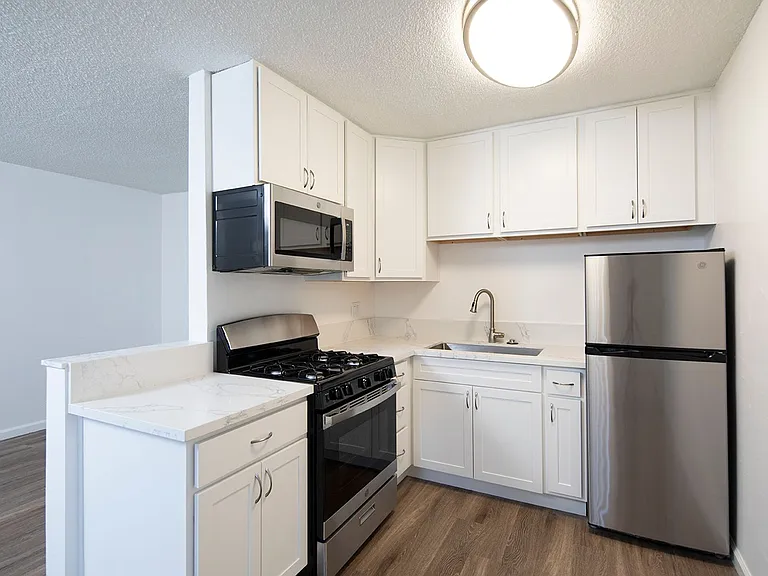 Aztec Pacific Apartments — Photo 51