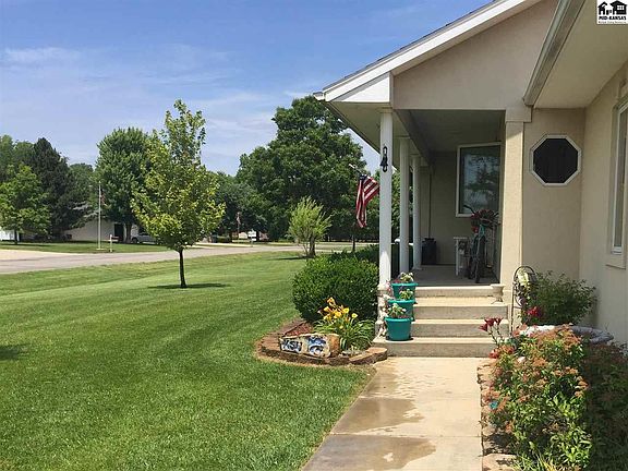 3rd image of 2300 N Meadowlake Dr