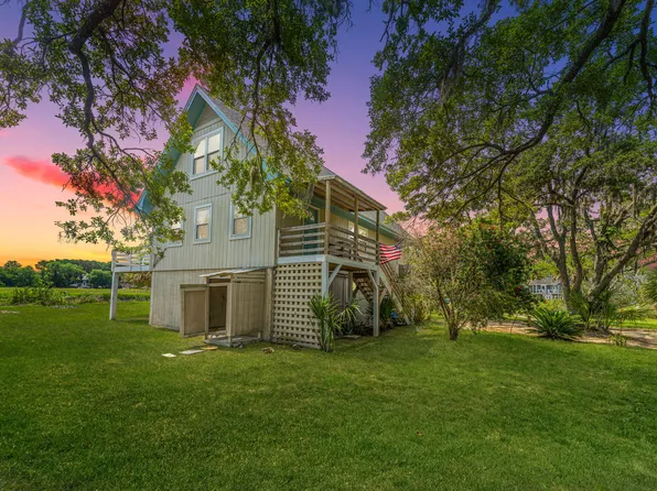 599 Fishing Creek Dr, Edisto Island, SC 29438