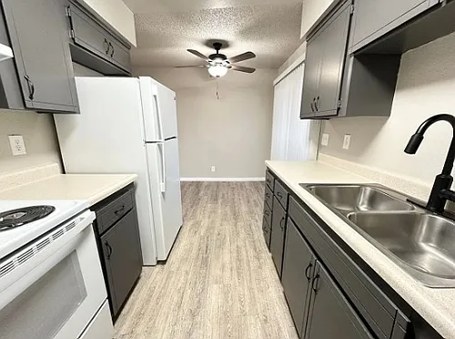 Creekside Apartments Photo 1