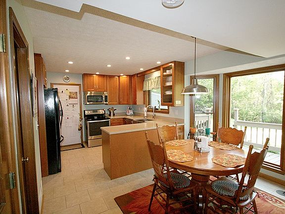5th image of 162 Lookout Farm Dr