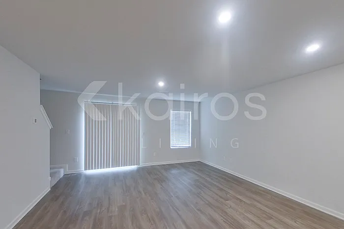 3 bed, 2.5 bath, 1648 sqft, $1,675 — Photo 2