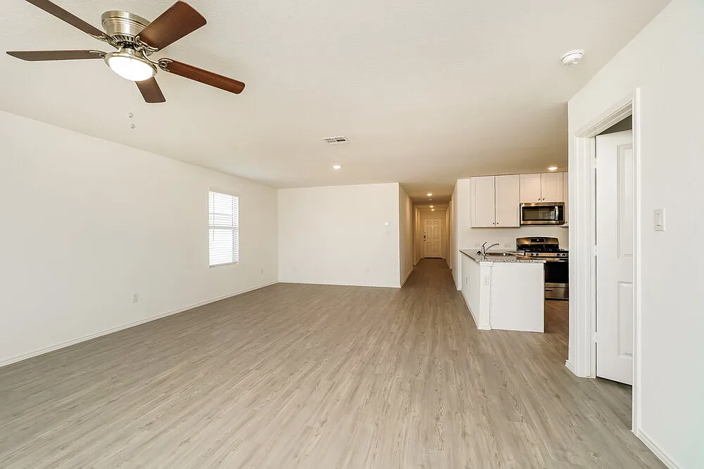 4 bed, 2.0 bath, 1667 sqft, $1,640 — Photo 3